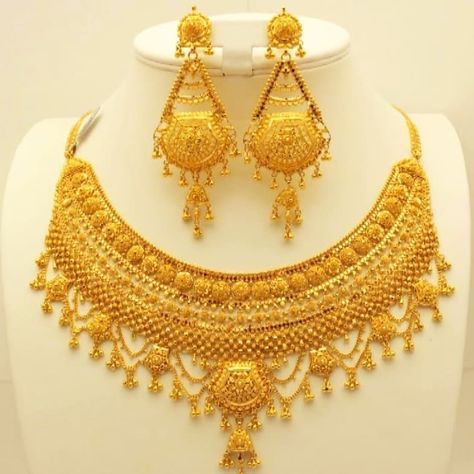 Shaandar Jeweller on Instagram: “👉 PREORDER NOW AT SHAANDAR JEWELLER 👈 . . . .. . . #gold #22ctgold #goldjewlry #manchesterjewellers #manchestermakeup #manchestermua…” Indian Gold Necklace Designs, Bridal Necklace Designs, Gold Bridal Necklace, Gold Jewelry Outfits, Bridal Jewellery Design, Jewelry Set Design, Gold Necklace Indian Bridal Jewelry, Gold Bridal Jewellery Sets, Real Gold Jewelry