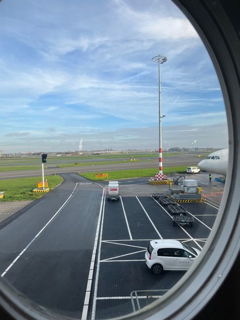 airport in amsterdam Amsterdam Airport, Schiphol Airport, Airport Pictures, International Airport, Insta Story, Western Style, Amsterdam, Netherlands, Van