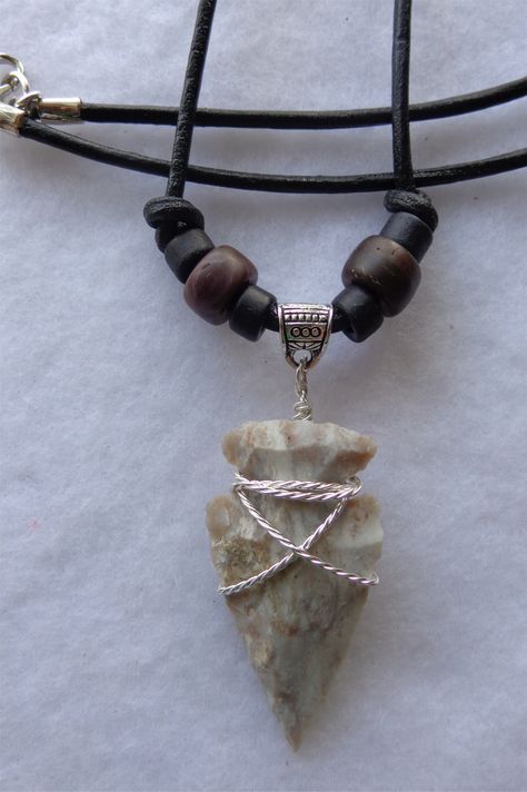 Tan arrowhead necklace Arrowhead Jewelry Ideas, Diy Arrowhead Necklace, Arrow Head Necklace, Arrowhead Jewelry, Shark Teeth Jewelry, Arrowheads Jewelry, Arrowheads Design, Wire Wrapped Stone Jewelry, Antler Jewelry