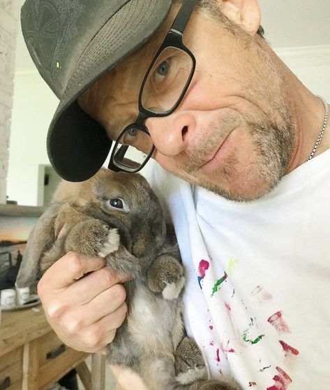 jason newsted metallica bunny bunnies Jason Metallica, Jason Newsted Metallica, I Love Bass, Jason Newsted, Kirk Hammett, Music People, I Icon, Music Stuff, Funny Animal Videos