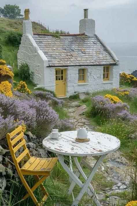 Cosy Cottage Exterior, Irish Cottage Kitchen, Irish Cottage Exterior, Irish Homes Interior, Cottages By The Sea, Irish Cottage, Cottage By The Sea, Home Decor Style, House By The Sea