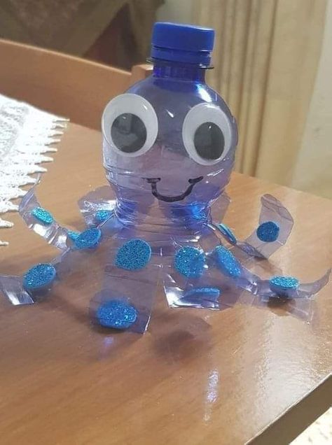 Sea Creatures Crafts, Plastic Animal Crafts, Art From Recycled Materials, Sea Animal Crafts, Recycled Crafts Kids, Plastic Bottle Flowers, Plastic Bottle Art, Bottle Cap Crafts, Recycled Bottle