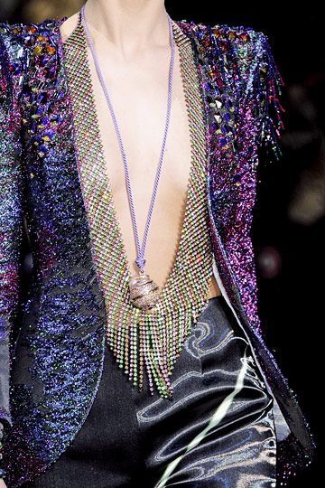 Details from Armani Privé Spring 2011 Couture collection. Detail Couture, Haute Couture Details, Armani Prive, Style Japonais, Couture Details, Vestidos Vintage, Looks Style, Tailored Trousers, Couture Collection