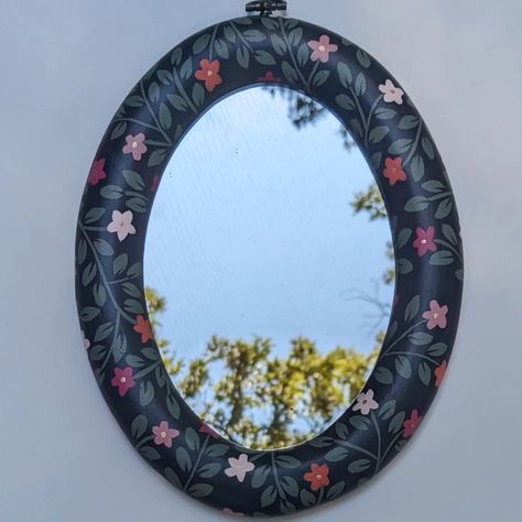 Tiny oval mirror with tiny colorful flowers Circle Mirror Painting, Goth Mirror, Vintage Oval Mirror, Mirror Paint, Circle Mirror, Clay Paint, Mirror Painting, Oval Mirror, Flipping Furniture