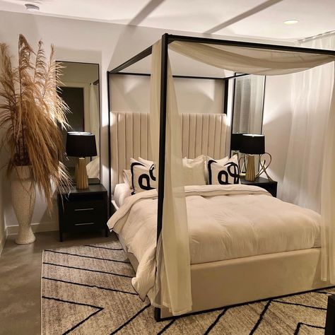 All Black Master Bedrooms Decor, Grown Woman Bedroom Ideas Classy, Rh Inspired Bedroom, Canopy Bedroom Ideas, Cozy Bedroom Ideas For Couples, Modern Kitchen Rug, Hotel Vibe Bedroom, Grown Woman Bedroom Ideas, Apartment Bed