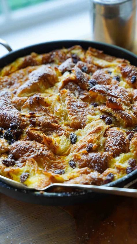 Croissant Bread Pudding - Entertaining with Beth Bread Pudding With Raisins, Croissant Chocolate, Entertaining With Beth, Croissant Bread Pudding, Raisin Bread Pudding, Breakfast Pudding, Showstopper Cakes, Croissant Bread, Bread Oven