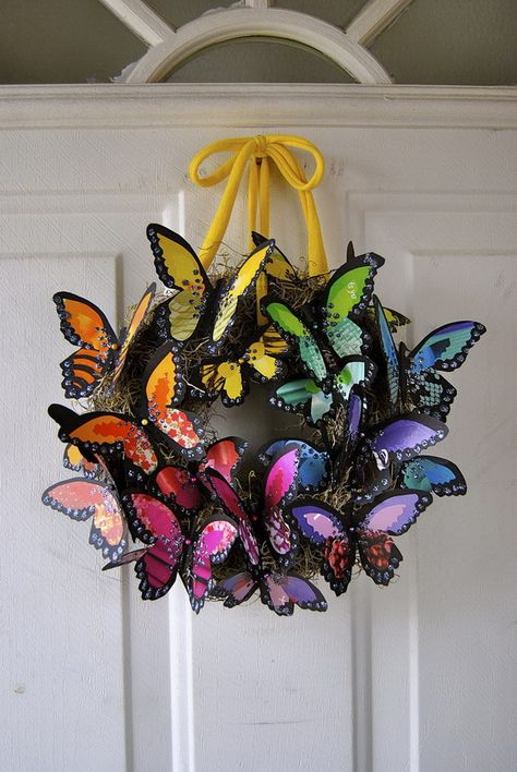 30+ Creative DIY Wreath Ideas and Tutorials - Noted List Butterfly Craft Ideas, Couronne Diy, Craft Ideas For Adults, Butterfly Wreath, Butterfly Craft, Butterflies Wreath, Memorial Ideas, Rainbow Crafts, Butterfly Crafts