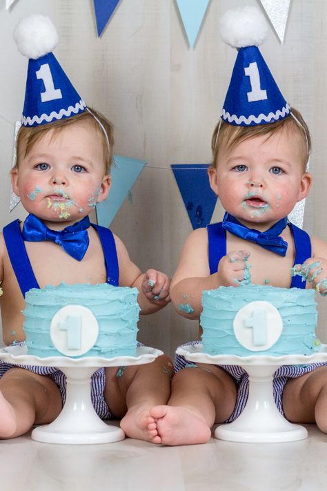 How to do your own cake smash photoshoot at home! First Birthday! #cakesmash #firstbirthday #birthday #oneyearold Diy First Birthday Cake, Diy Cake Smash Photoshoot, First Birthday Cake Smash Photoshoot, Twin Baby Birthday, Birthday Cake Smash Photoshoot, Diy Cake Smash, Diy First Birthday, Twin Cake Smash, Diy Smash Cake