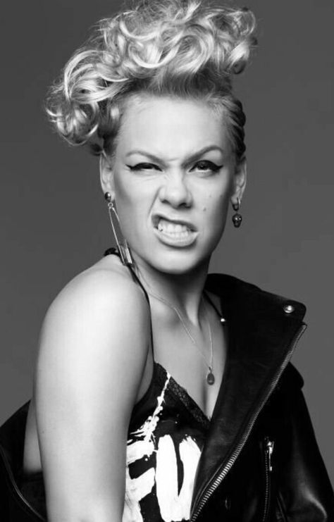 P!nk P!nk Photoshoot, P!nk Aesthetic Singer, Pink Singer Wallpaper, P Nk Aesthetic, P!nk Singer, P!nk Wallpaper, Singer Photoshoot Ideas, P Nk, Pink The Singer