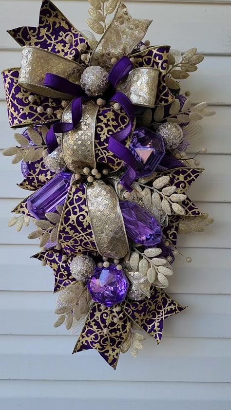 Gold Christmas Wreaths, Purple Christmas Decorations, Gold Christmas Decorations, Purple Christmas, Ooh La La, Deco Mesh Wreaths, Gold Christmas, Mesh Wreaths, Deco Mesh