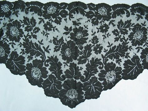 The Lace Mantilla: A Centuries-Old Spanish Tradition | PieceWork Spanish Embroidery, Spanish Crafts, Spanish Lace, Lace Mantilla, Teneriffe, Spanish Woman, Firm Pillows, Floral Swag, Plant Aesthetic