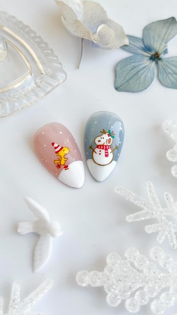 dreamylittlenails ✨ by angel on Instagram: "bts making of my snoopy christmas nails! ☃️ don’t ask me how many times I redid the lines on the plaid nails 🫣.   products from @sweetienailsupply ✦ @yogurtnail.usa Cookie Bear syrup 32 & 37 ✦ @dino_its_nail_oclock painting gels   #sweetienailstyles #winterdesigns #cutenails #3dnailart #christmasnails #xmasnails #holidaynails #glitternails #snoopy #charliebrown" Christmas Nails With Characters, Winter Cartoon Nails, Christmas Nails Detailed, Snoopy Winter Nails, Christmas Nails Snoopy, Peanuts Christmas Nails, Christmas Cartoon Nails, Charlie Brown Thanksgiving Nails, Polar Express Nails