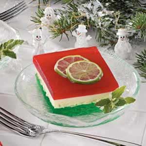 Ribbon Jello, Ribbon Salad, Christmas Jello, Gelatin Salad, Jello Recipe, Strawberry Gluten Free, Jello Salad, Jello Recipes, Crushed Pineapple