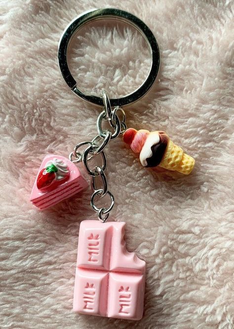 Cake Keychain, Candy Keychain, Clay Ice Cream, Kawaii Candy, Clay Keychain, Diy Air Dry Clay, Merch Ideas, Keychain Charm, Clay Food