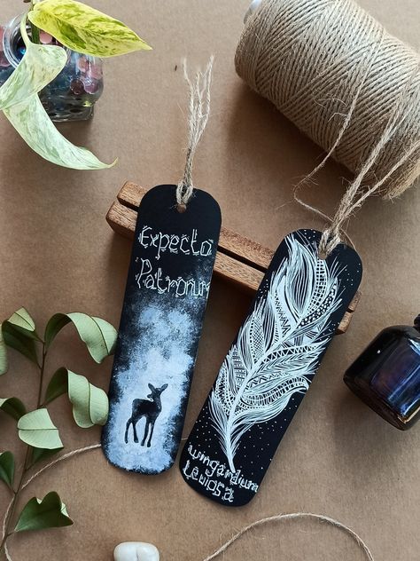 Harry Potter theme bookmark Aesthetic Harry Potter Bookmarks, Harry Potter Book Mark Ideas, Bookmarks Handmade Harry Potter, Harry Potter Book Marks Diy, Harry Potter Bookmark Ideas, Harry Potter Book Marks, Diy Harry Potter Bookmarks, Harry Potter Craft Ideas, Bookmarks Harry Potter