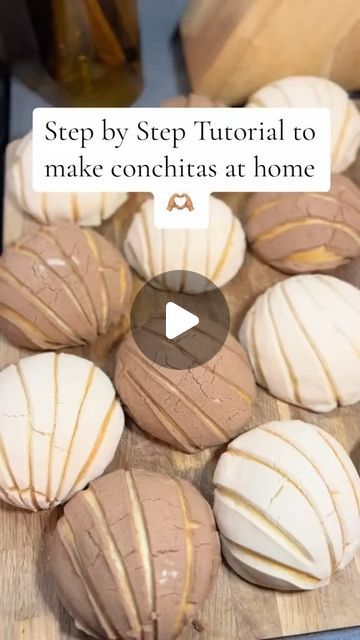 Easy Concha Recipe, Conchitas Recipe, Conchas Recipe, Chocolate Abuelita, Mexican Sweets, Mexican Pastries, Mexican Sweet Breads, Tiktok Recipes, Mexican Dinner Recipes