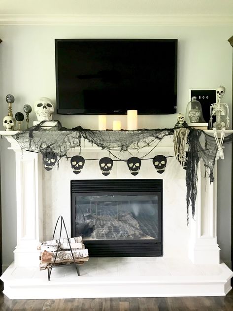 Spooky Mantle, Halloween Mantel Decor, Halloween Mantle Decor, Halloween Fireplace, Halloween Mantle, Halloween Mantel, Halloween Tattoo, Halloween Inspo, Halloween Inspiration