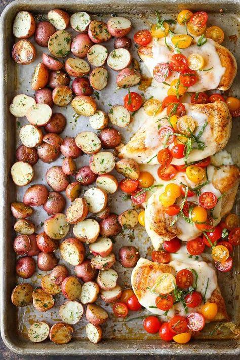 Meal Prep On Fleek, Sheet Pan Suppers, Sheet Pan Dinners Recipes, Bruschetta Chicken, Salad Pasta, Pan Dinners, Pan Recipes, Think Food, Sheet Pan Dinners