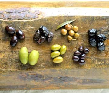 Olives For Charcuterie, Homemade Ravioli Filling, Healthy Italian Recipes, Types Of Olives, Ravioli Filling, Mushroom Ravioli, Pasta Puttanesca, Homemade Ravioli, Olive Recipes