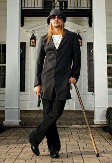 Kid Rock posing in front of one of his homes Billboard Cover, Kid Rock Picture, Kid Rocks, Rock Pictures, Cowboy Baby, Rock Baby, East Texas, Kid Rock, Cover Story