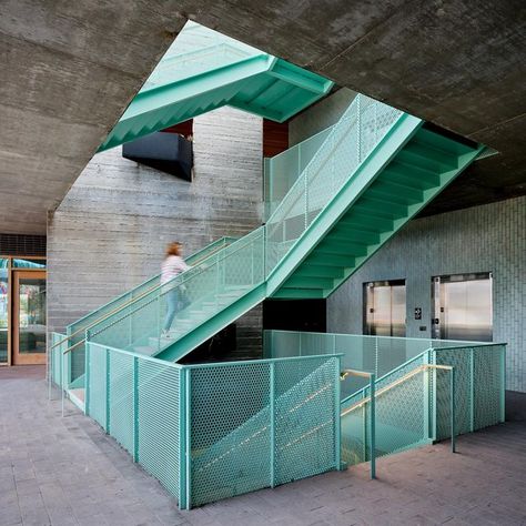 Chioco Design on Instagram: "At the heart of the 1515 project is a dynamic grand staircase connecting three levels of underground parking and three stories of retail, restaurant, and office shell space.⁣⁣ ⁣⁣ Design Architect: @chioco_design⁣⁣⁣ Architect of Record: @urbanfoundryarchitecture_atx⁣⁣⁣ Landscape Architecture: @studiodwg⁣⁣⁣ General Contractor: @structurainc.gc⁣⁣⁣ MEP Engineering: @aptusengineering⁣⁣⁣ Photography: @_leonidfurmansky⁣⁣⁣ Civil Engineering: LOC Consultants⁣⁣⁣ Structural Engineering: Architectural Engineers Collaborative⁣⁣⁣ ⁣⁣⁣ #ChiocoDesign #Architect #EastAustin #Atx #Austin #UrbanArchitecture #Cityscape #ArchitectureLovers #UrbanExploration #ArchDaily #Skyscraper #CityLife #UrbanDesign #ArchitecturePhotography #StreetPhotography #UrbanArt #ModernArchitecture #Concre Public Stairs, Sculptural Stairs, Stairs Public Building, Sculptural Stairs Architecture, Famous Stairs Architecture, Arch Daily, Urban Architecture, Urban Exploration, Co Design