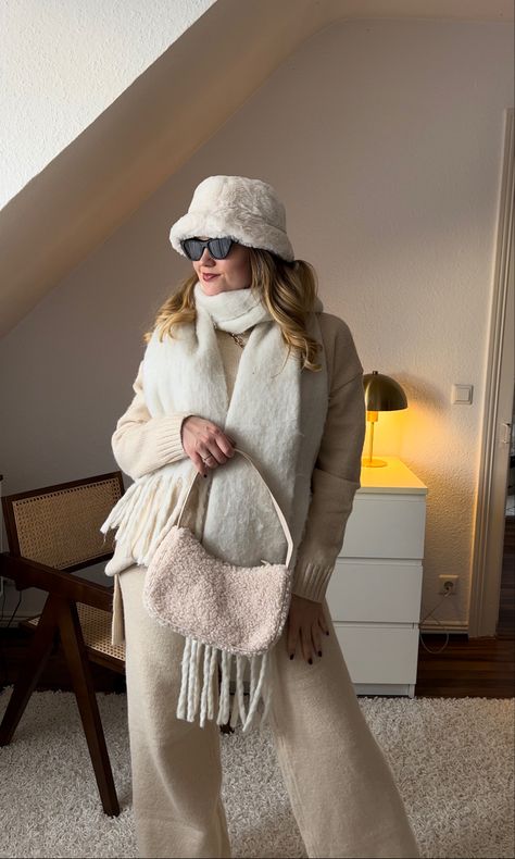 Beige minimalistic outfit, knit set, boucle Teddy bag and hat Teddy Bag Outfit, White Scarf Outfit Winter, Beige Scarf Outfit, White Scarf Outfit, Hat Outfit Winter, Teddy Hat, Scarf Sunglasses, Beige Sunglasses, Teddy Bag