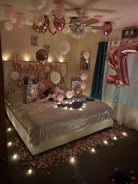 Ballons On Bed For Birthday, Suprise Birthday Hotel Room, Bedroom Suprise Birthday, Birthday Bed Decoration Room Decor, 18th Birthday Bedroom Surprise, Bedroom Decor Birthday Surprise, Bestie Birthday Decoration, Birthday Room Decorations Surprise Best Friend, Decorated Hotel Room For Birthday Pink