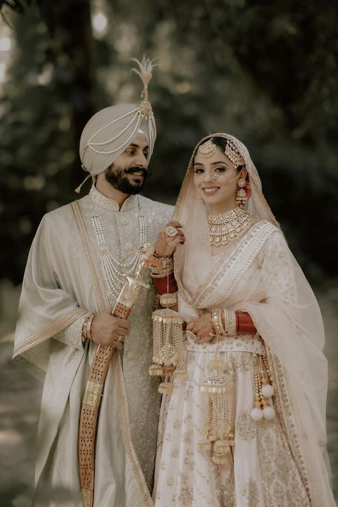 Punjabi Wedding Portraits, Punjabi Wedding Shoot, Punjabi Wedding Pictures, Punjabi Roka Ceremony Outfits, Punjabi Wedding Rituals, Punjabi Wedding Couple Poses, Wedding Suit Punjabi, Punjabi Wedding Couple Outfit, Punjabi Engagement Outfit