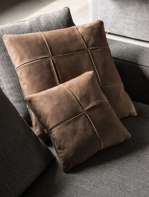 Cushion CUSHION - CROSS - Minotti Small Sectional Sofa, Bantal Sofa, Leather Pillow, Leather Cushion, Furniture Details, Diy Pillows, Leather Furniture, Cushion Design, Scatter Cushions