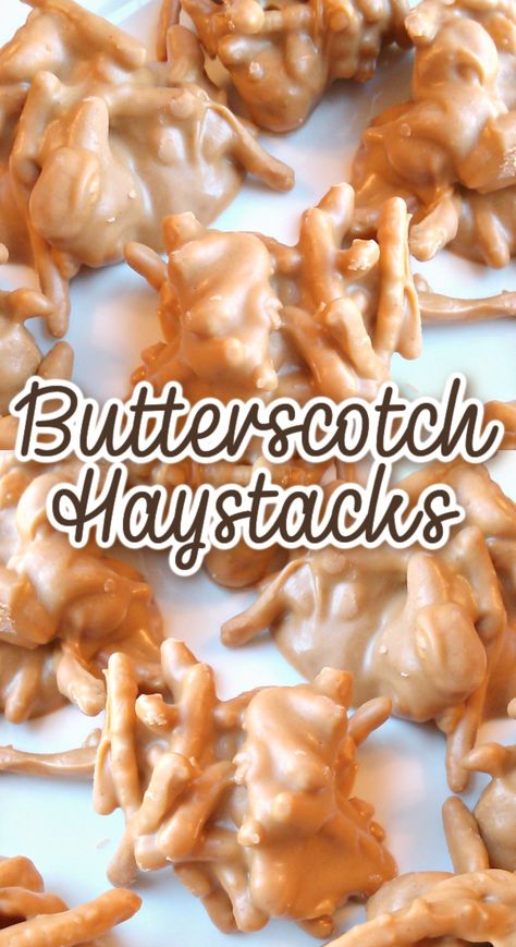 Butterscotch Haystacks! An easy no-bake recipe with crunchy chow mein noodles and salty peanuts covered in buttery, sweet butterscotch. These eat a lot like chocolate covered pretzels with a perfect combo of salty and sweet! Butterscotch Candy Clusters, Hay Stack Cookies, Haystacks Recipe Butterscotch, Butterscotch Clusters, Hay Stacks Recipe, Butterscotch Pretzels, Ragtag Candies, Finger Dessert, Butterscotch Haystacks