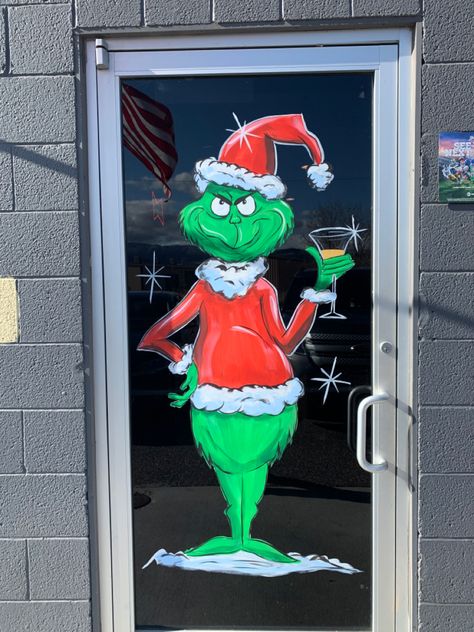 Christmas Paint On Windows, Grinch Christmas Window Painting, Christmas Glass Painting Ideas Window, Frozen Window Painting, Grinch Window Painting Ideas, Christmas Glass Door Painting Ideas, Window Paint Christmas Ideas, Gingerbread Man Window Painting, Merry Christmas Window Painting