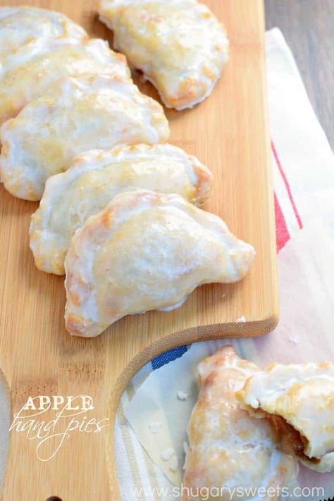 Hand Pie Recipes, Apple Hand Pies, Apple Glaze, Mini Torte, Shugary Sweets, Hand Pie, Hot Toddy, Hand Pies, Köstliche Desserts