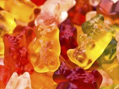 CCSP_thinkstock-gummy-bears_s4x3 Quick Chicken Dishes, Homemade Lotion Recipe, Best Frozen Meals, Funnel Cake Recipe, Frozen Grapes, Refreshing Snacks, Healthy Vegan Snacks, Vegetable Drinks, Funnel Cake