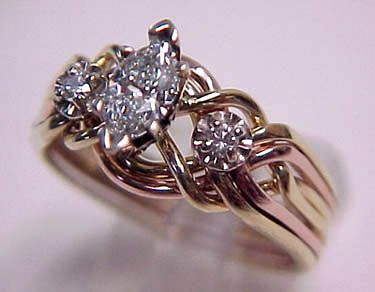 I want a puzzle ring so badly... A puzzle ring is made of three or four interlocking bands that you "braid" together to make the whole. Mind-boggling! Puzzle Rings, Rings In Gold, Puzzle Ring, Jewelry Knowledge, Dream Engagement, Jewellery Gold, Wedding Rings Unique, Put A Ring On It, Princess Diamond