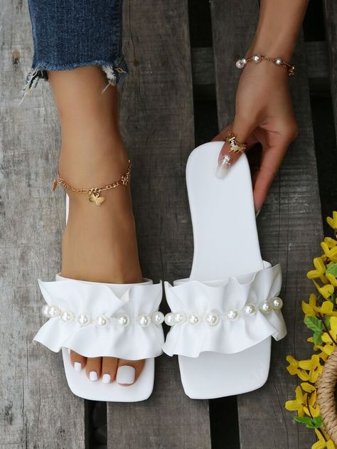 Bridal Flat Sandals, Pearl Slippers, Diy Slippers, Women Flat Sandals, Beaded Shoes, Pearl Shoes, Pretty Sandals, Pearl Sandals, Bridal Flats