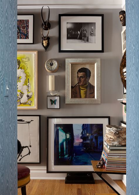 Hallway - East Village apartment in New York designed by Philip Gorrivan Design. #interiordesign #homedecor #hallway Cubicle Style, Cozy Cubicle, Gallery Wall Template, Hallway Gallery, Hallway Gallery Wall, London Plane, Small Space Hacks, Dorm Wall Decor, Minimalist Kitchen Design