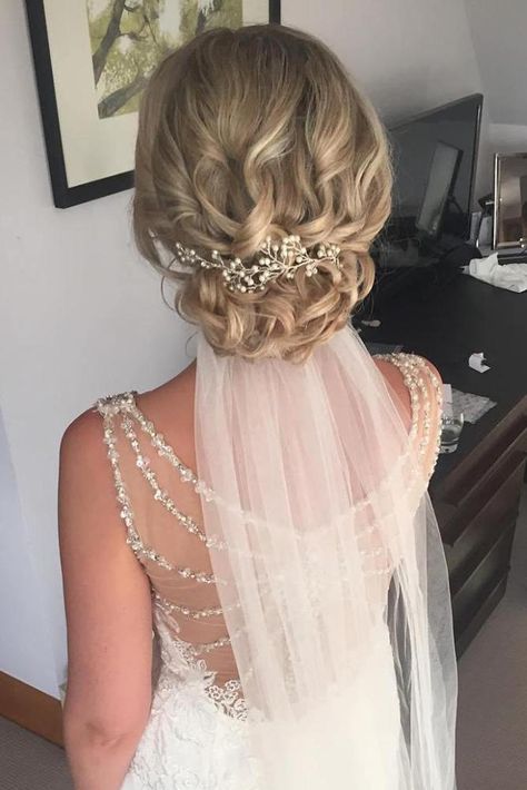 wedding hairstyles with veil on blonde bridal hair with low curly updo jojo_hicks_mua via instagram Blonde Bridal Hair, Bride Hairstyles With Veil, Chignon Updo, Wedding Hairstyles For Medium Hair, Wedding Hairstyles Medium Length, Curly Wedding Hair, Wedding Hairstyles With Veil, Best Wedding Hairstyles, Front Hair Styles