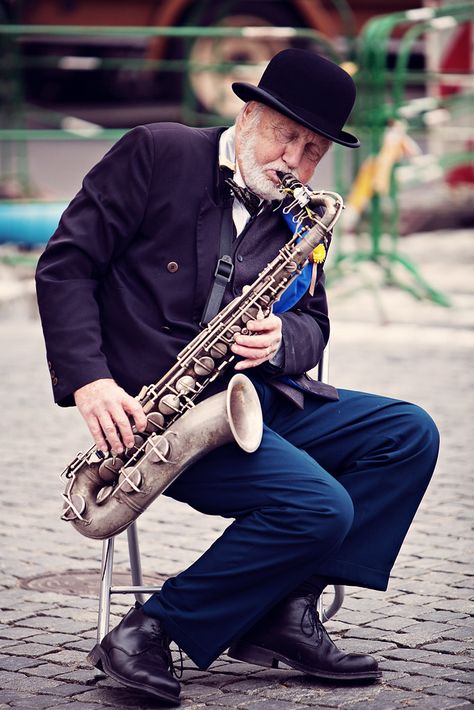 Street Musician, Figure Reference, Jazz Musicians, Jazz Blues, Body Reference, Making Music, People Of The World, Jazz Music, 인물 사진