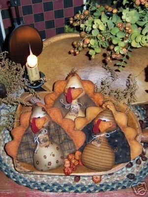 Turkey ideas Primitive Thanksgiving, Turkey Bird, Turkey Crafts, Primitive Patterns, Fall Sewing, Primitive Fall, Primitive Halloween, Fall Patterns, Primitive Crafts