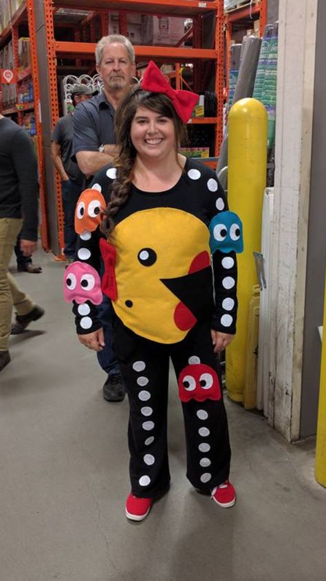 My DIY Ms. Pacman costume, inspired by a similar costume I saw on Pinterest! Ms Pacman Costume, Pacman Costume, Pac Man Costume, Ms Pacman, Creative Halloween Costumes Diy, Adult Party Themes, Homemade Halloween Costumes, Diy Halloween Costumes Easy, Diy Halloween Costume