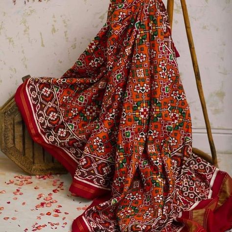 Patola Lehenga, Patan Patola Saree, Saree Shoot, Tussar Saree, Bandhani Dress, Patola Sarees, Saree Jewellery, Ikat Saree, Diwali Diy