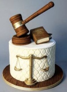 Cake For Lawyer Birthday, Judge Retirement Party, Law School Graduation Cake Ideas, Law School Cakes Graduation, Lawyer Graduation Cakes, Law School Cake, Lawyer Birthday Cake Ideas, Law Theme Cake, Law Graduation Cakes