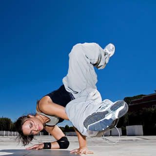 baby freeze Break Dancing Poses, Break Dance Poses, Breakdance Pose, Hip Hop Poses, Hip Hop Photoshoot, Break Dancer, Dance Street, Break Dancing, Dynamic Dance