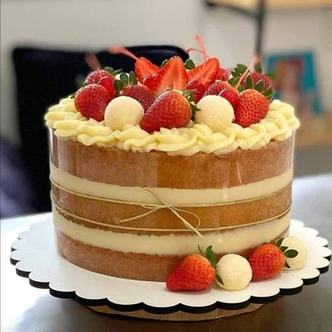 Plain Birthday Cake, Chocolate Cake Designs, Special Birthday Cakes, Creative Cake Decorating, Strawberry Cakes, Banana Cake, Birthday Cake Decorating, Strawberry Cake