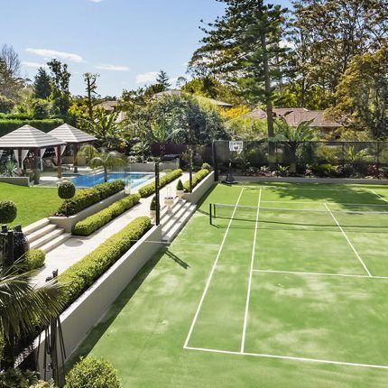 Tennis Court Backyard Landscape Design, Tennis Court Garden, Estate Backyard, Backyard Tennis Court, Tennis Court Backyard, Tennis Court Design, Huge Backyard, Backyard Sports, Private Tennis Court