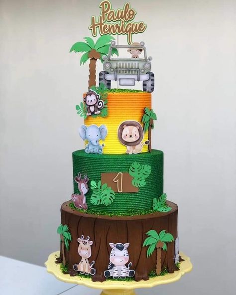 Bolo Fake Safari, Festa Safari Baby, Jungle Theme Birthday Party, 1st Birthday Pictures, Jungle Theme Birthday, Jungle Birthday Party, Safari Theme Birthday, Safari Cakes, Jungle Cake