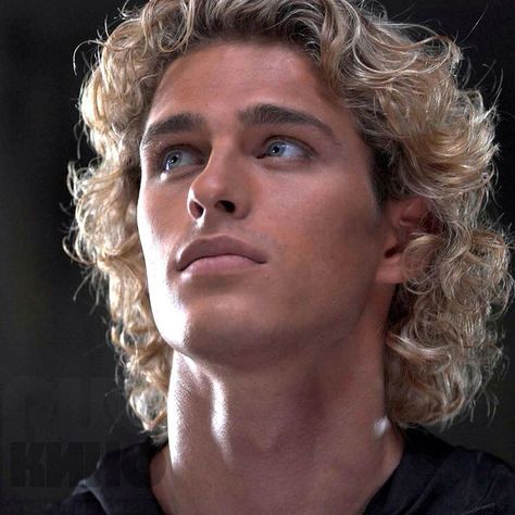 Russian actor Vasiliy Stepanov. Long Blonde Curly Hair, Men Blonde Hair, Blonde Curly Hair, Blonde Guys, Curly Hair Men, Long Hair Styles Men, 인물 사진, Male Face, Blonde Hair Color