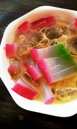 Es Selendang Mayang Es Seger, Selendang Mayang, Indonesian Sweets, Authentic Desserts, Asian Deserts, Roti Panggang, Es Campur, Indonesian Desserts, Indonesian Recipes