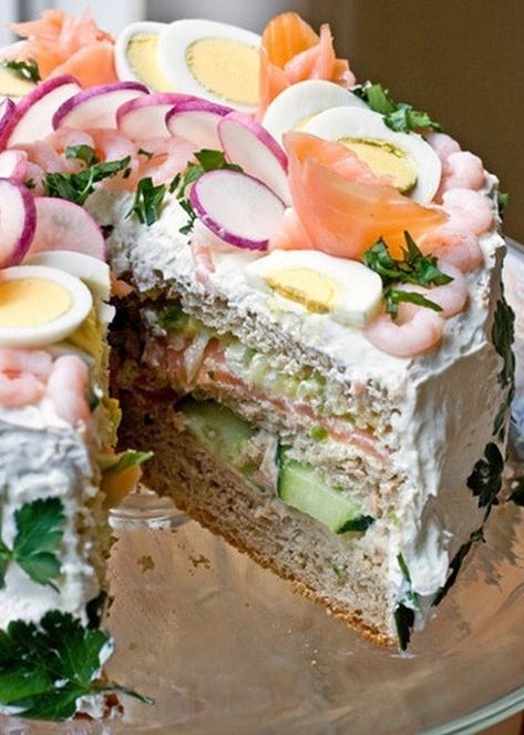 Swedish Sandwich, Fedtforbrændende Mad, Sandwich Torte, Sandwich Cake, God Mat, Wrap Sandwiches, Finger Food, High Tea, Creative Food