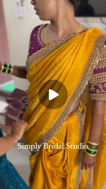 Vidhi Look For Bride, Navvari Sadi Pattern, Maharashtra Bride Look, Nauvari Saree Brides, Nauvari Saree Look, Kashta Saree, Nauvari Saree, Bridal Studio, Wedding Stage Decorations